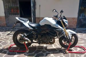 Suzuki GSR 750