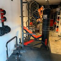 Homegym: rack, panca, pesi, bilanciere, manubri