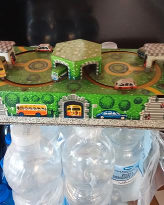 giochino di latta nuovo