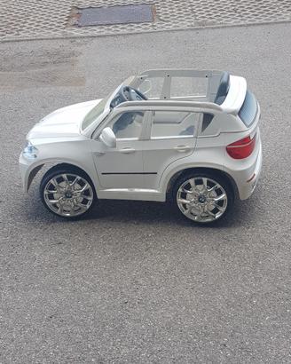 macchina a batteria BMW