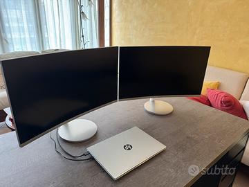 Coppia monitor curvi Samsung 27”