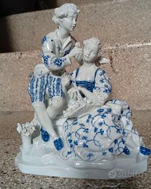 Giovani corteggiatori - porcellana Capodimonte