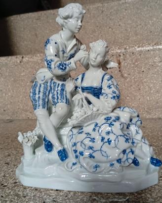 Giovani corteggiatori - porcellana Capodimonte