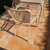 Tavolo e sedie da giardino