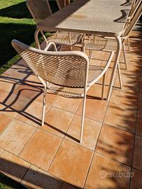 Tavolo e sedie da giardino