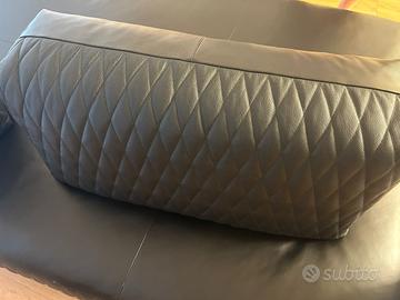 Divano Ditre in pelle nera capitonè