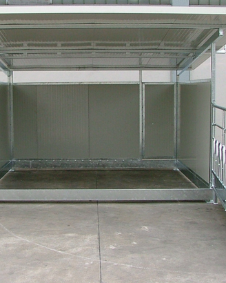 Costruzione mini stalle e box per pecora