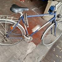 Bicicletta marca Bianchi con accessori 