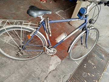 Bicicletta marca Bianchi con accessori 