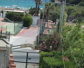 Fronte spiaggia vista mare