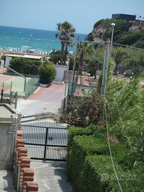 Fronte spiaggia vista mare