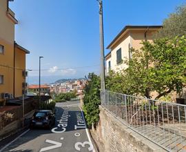 Ampio bilocale con POSTO AUTO PRIVATO zona LERICI