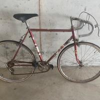 Bici rossa da corsa per bambini