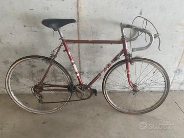 Bici rossa da corsa per bambini