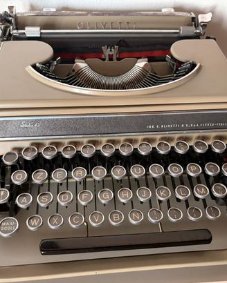 Macchina per scrivere Olivetti Studio 42