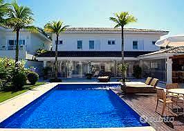 Nuove piscine scavi per costruire Pescheria attorn