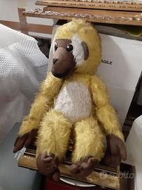 Grande scimmia vintage in peluche.