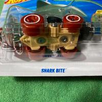 Hot Wheels Lotto Shark Bite Gold + Verde TH