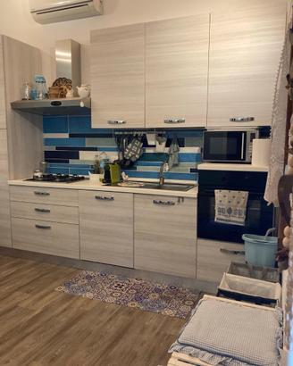 Camera matrimoniale, cameretta, cucina e bagno