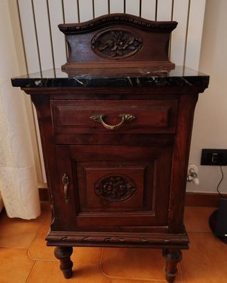 antico comodino in noce vintage