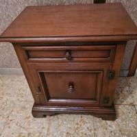 Comodino classico in legno