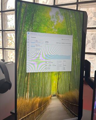 Monitor 165 hz con braccio robot