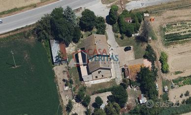 Soluzione immobiliare TRE appartamenti e annessi