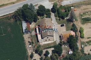 Soluzione immobiliare TRE appartamenti e annessi
