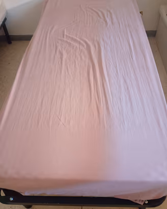 Divano e reti singole con materassi