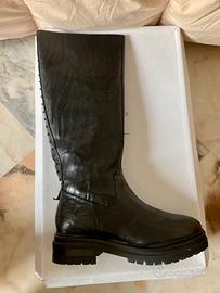 Stivali  in pelle Alesya