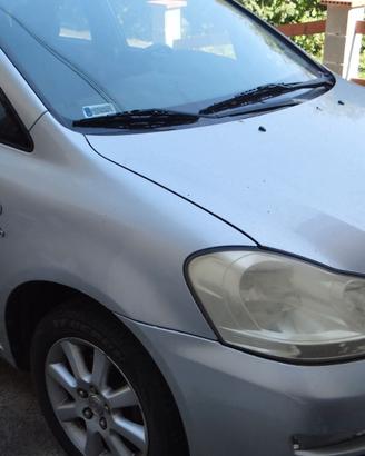 Toyota Avensis Verso 2.0 diesel Auto per ricambi