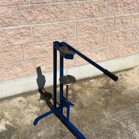 Tappatrice a colonna per tappi in sughero.