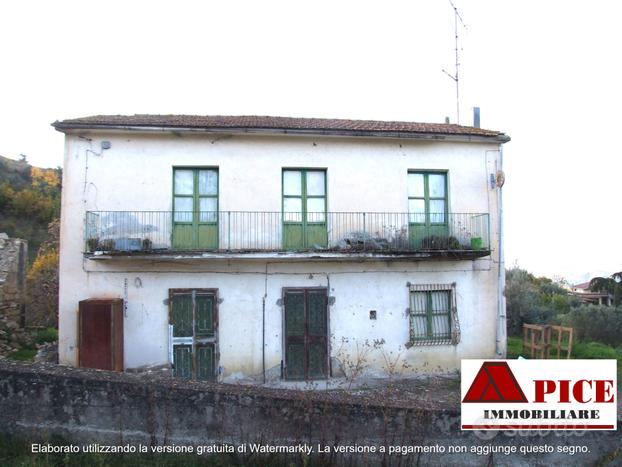 Casa su due livelli in collina