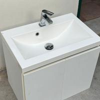 Mobile bagno lavandino e mobile colonna