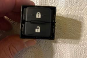 Interruttore apri e chiudi portiere passeggero .