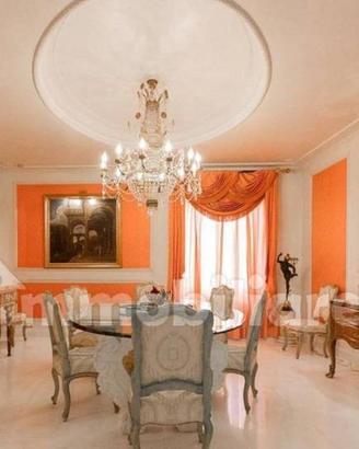 Palazzo / Stabile di 970 m² a Roma