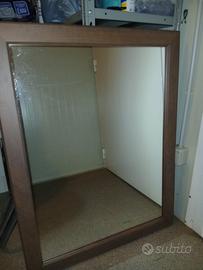 Specchio rettangolare con cornice in legno