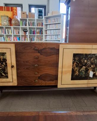 Credenza vintage con stampe vetrificate e anta bar