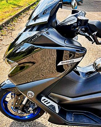 YAMAHA TMAX 560 SUPER ACCESSORIATO
