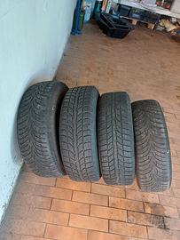 4 pneumatici con cerchi