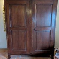 armadio ottocentesco, in legno di pallissandro.