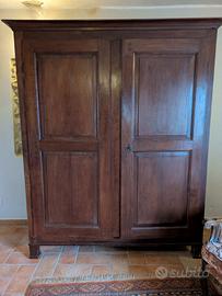 armadio ottocentesco, in legno di pallissandro.