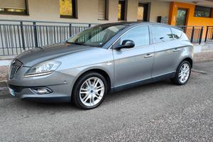 Lancia Delta 1.9 JTD Platinum