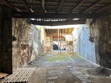 Catania - Zona BARRIERA: Rudere con Spazio Esterno