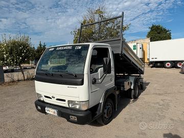 Nissan CABSTAR 3.000 RIBALTABILE TRILATERALE MT 3.