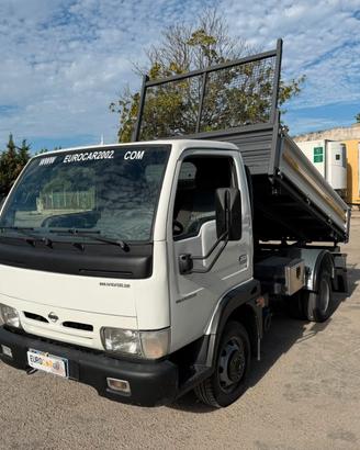 Nissan CABSTAR 3.000 RIBALTABILE TRILATERALE MT 3.