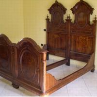 Letto matrimoniale antico