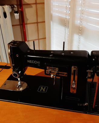 Macchina da cucire Necchi