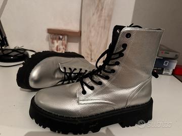 Anfibi donna marca Zara