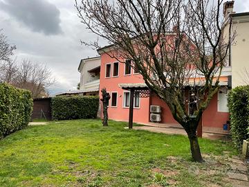 Ampio bicamere con taverna e giardino